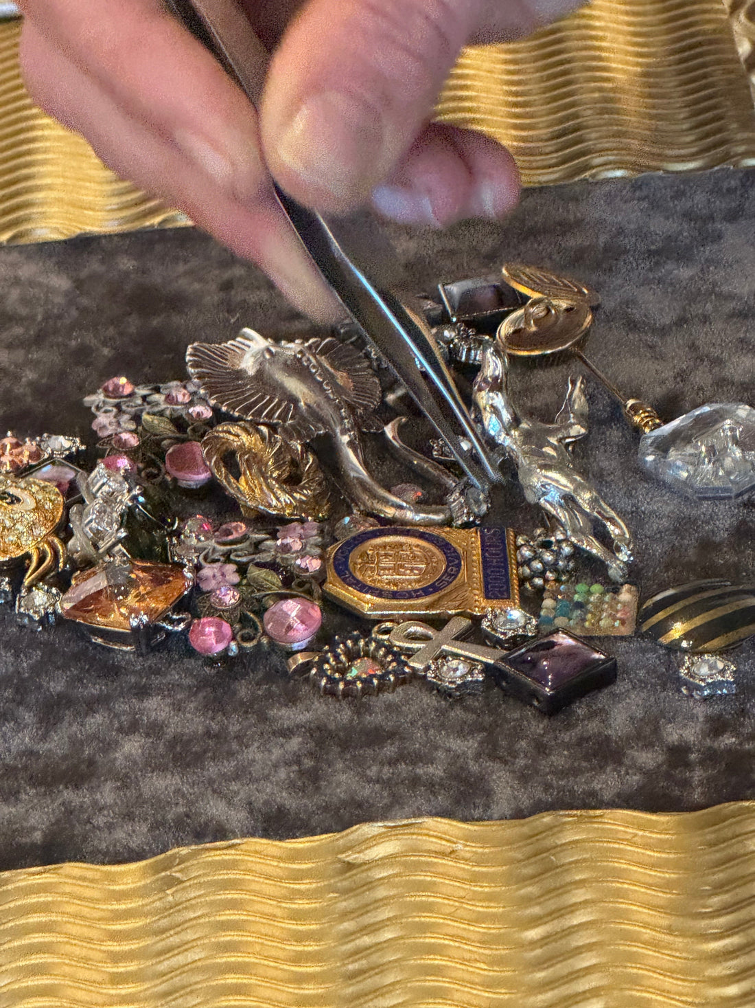 Creating Junk Jewelry Christmas Trees: A Heartfelt Upcycling Craft Session