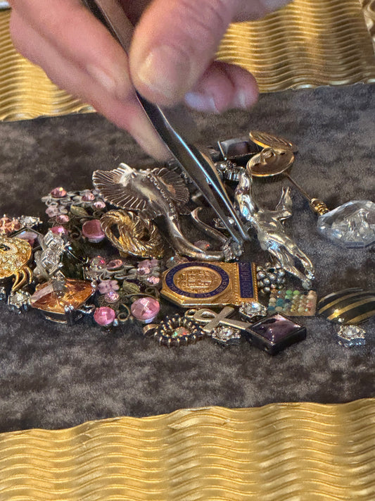 Creating Junk Jewelry Christmas Trees: A Heartfelt Upcycling Craft Session